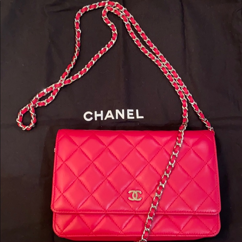 SOLD!! - Chanel wallet on chain - Authentic - Picture 1 of 10